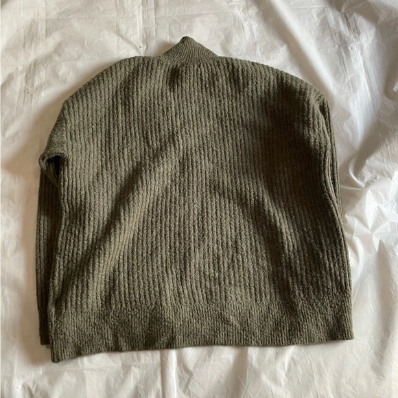 🍃  L.O.G.G. by H&M Green Sweater - Women's Size Medium 🍃 - Picture 7 of 9